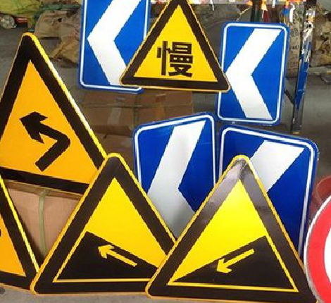 丹阳标识标牌中颜色的确定是很重要的。